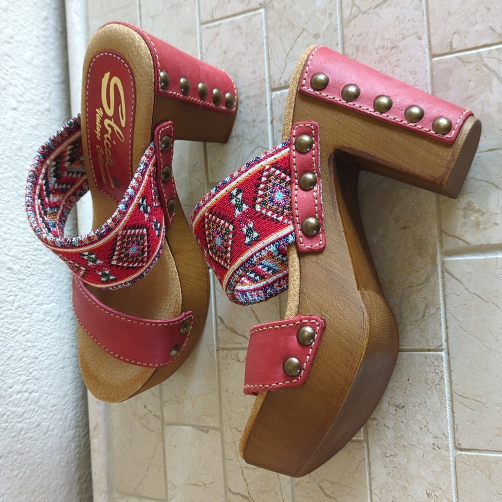 Sbicca Vibrant Red Patterned Platforms - Picture 4 of 7